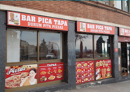 Fachada del Bar Pica Tapa en el Guinardó, Barcelona
